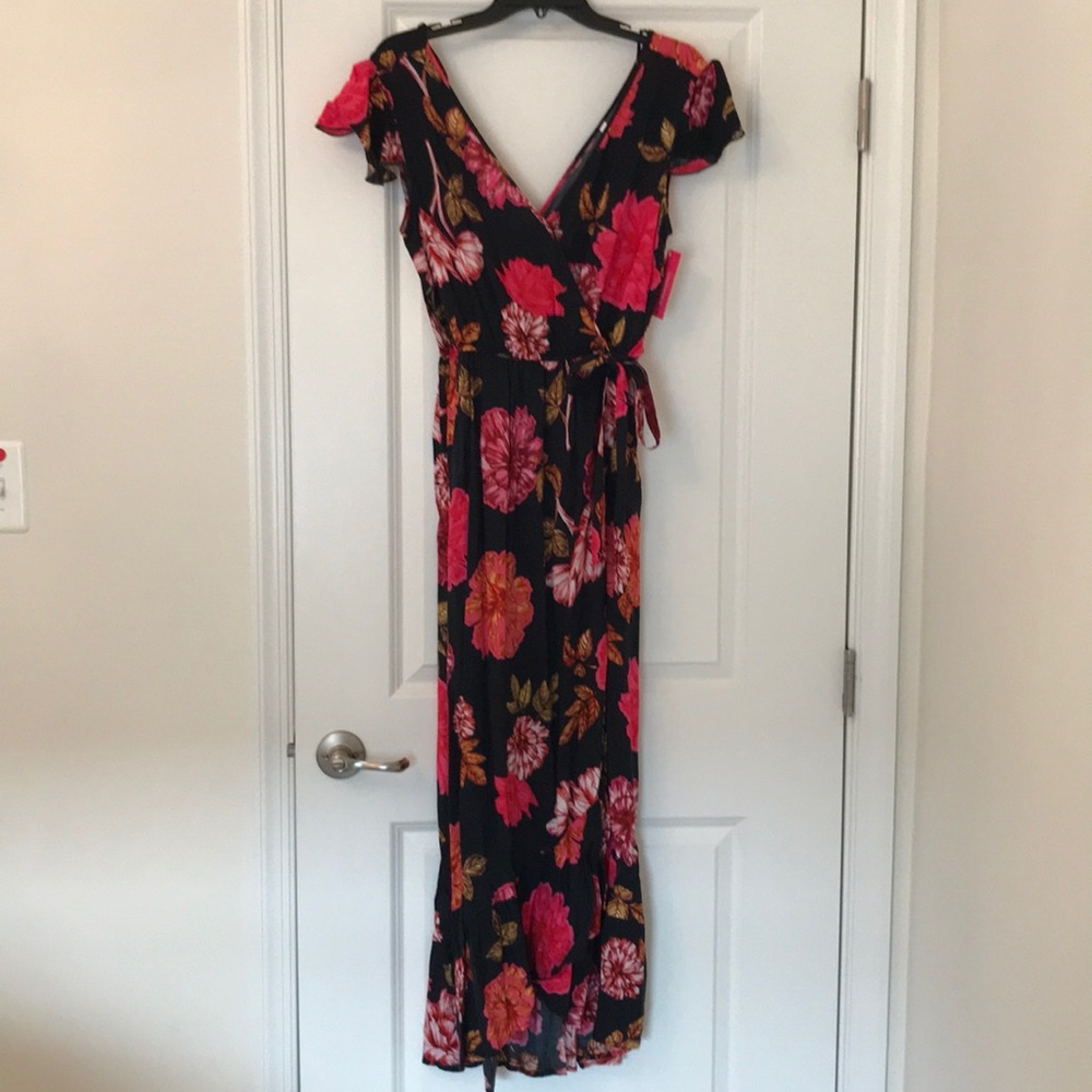 Floral Xhilaration asymmetrical maxi dress! Medium